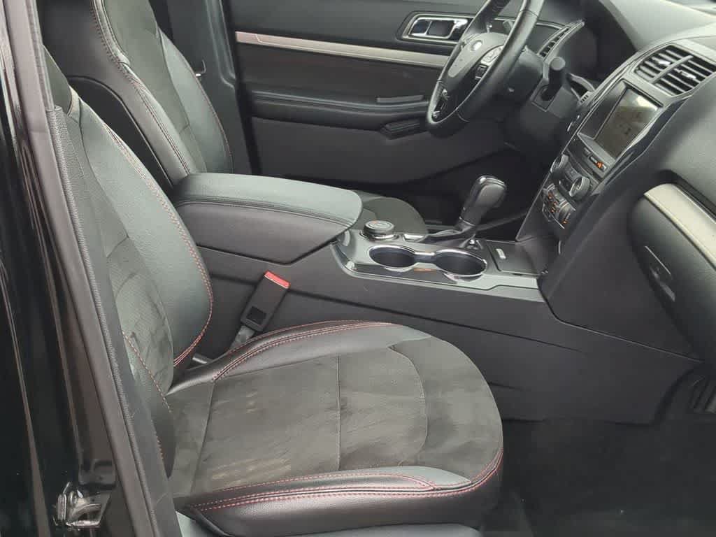 Used 2018 Ford Explorer XLT w/ Equipment Group 202A AWD/4WD image 20