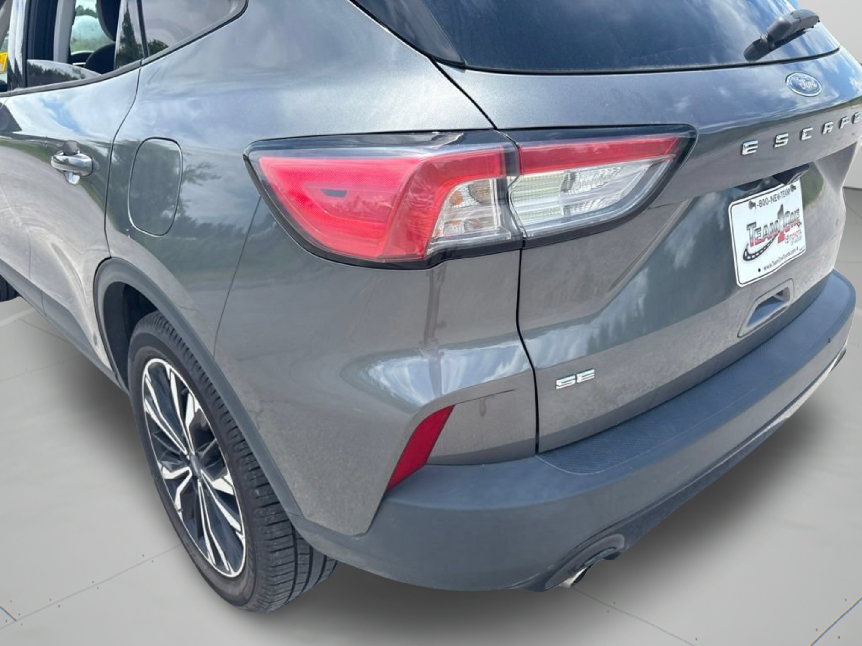 Used 2021 Ford Escape SE w/ SE Sport Appearance Package FWD image 28
