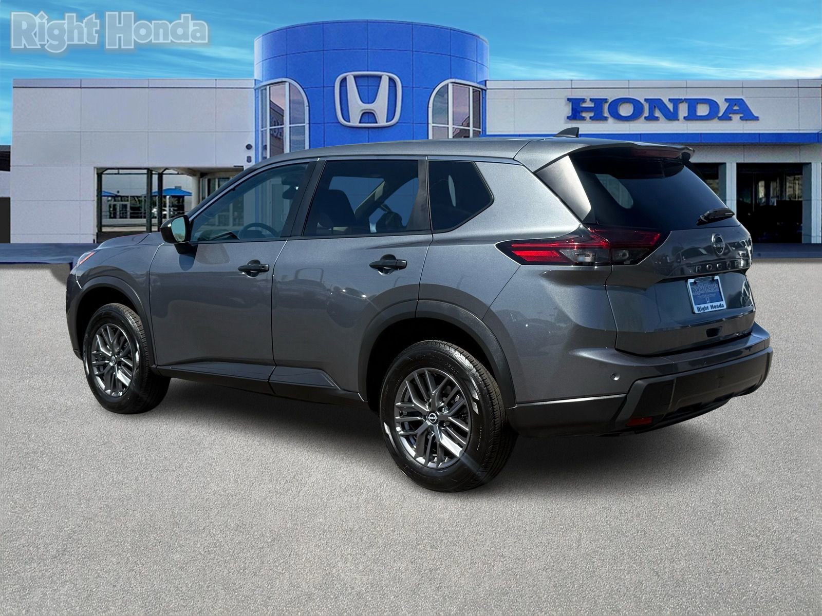 Used 2024 Nissan Rogue S image 4