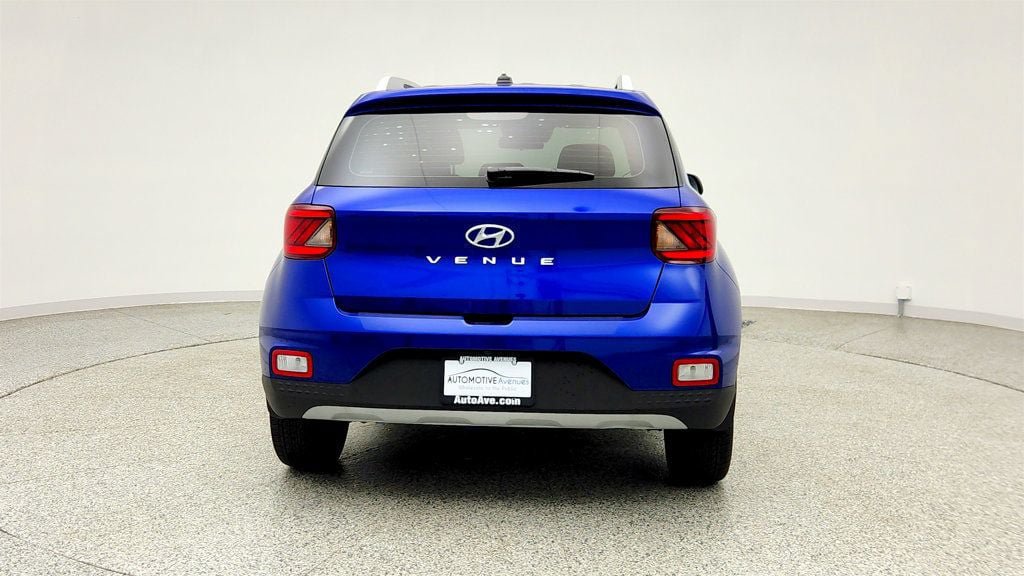 Used 2023 Hyundai Venue SEL FWD image 6