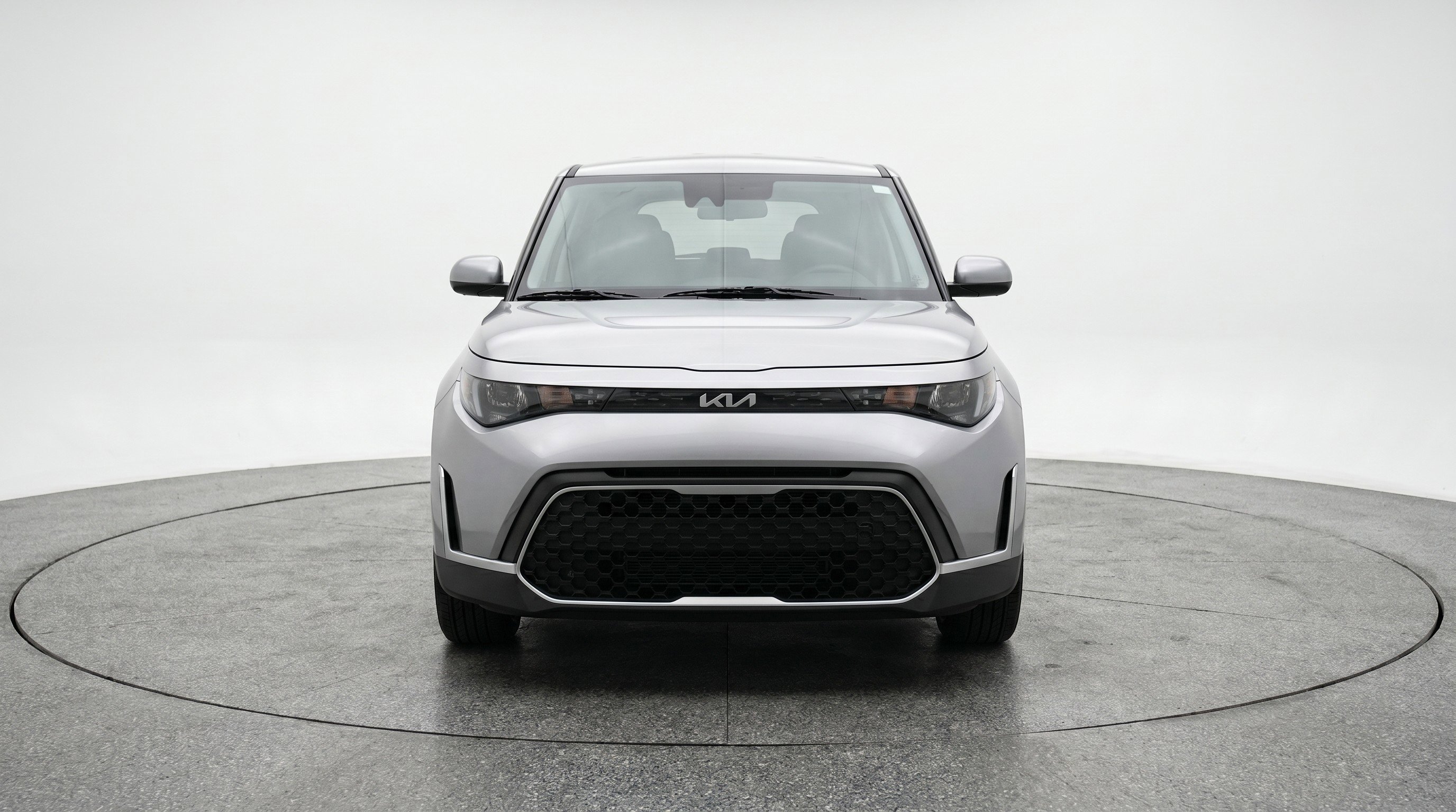 Used 2025 Kia Soul LX w/ LX Technology Package FWD image 2