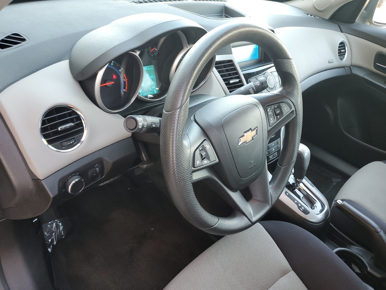 Used 2014 Chevrolet Cruze LS FWD image 18