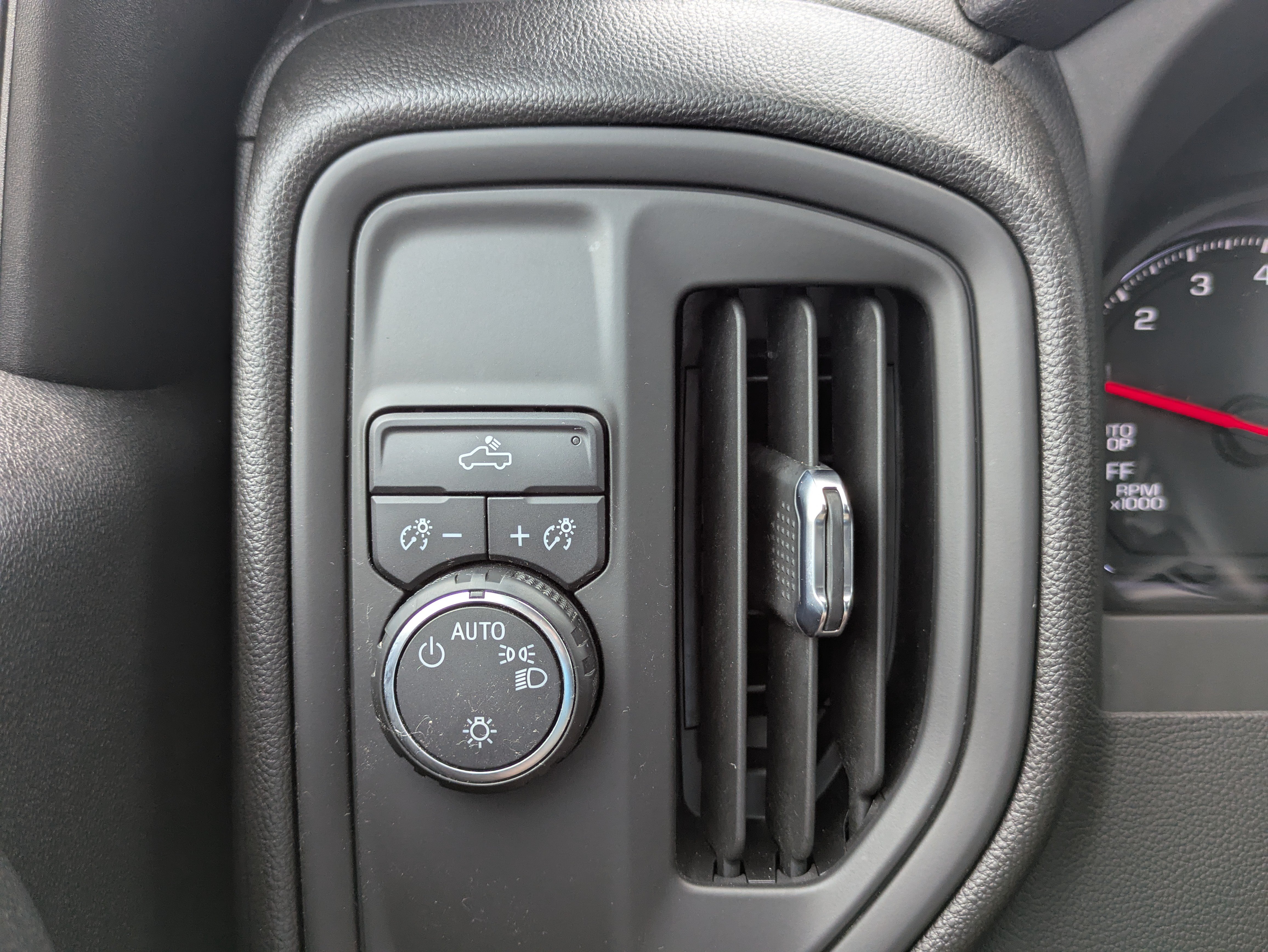 Used 2024 Chevrolet Silverado 1500 Custom RWD image 19