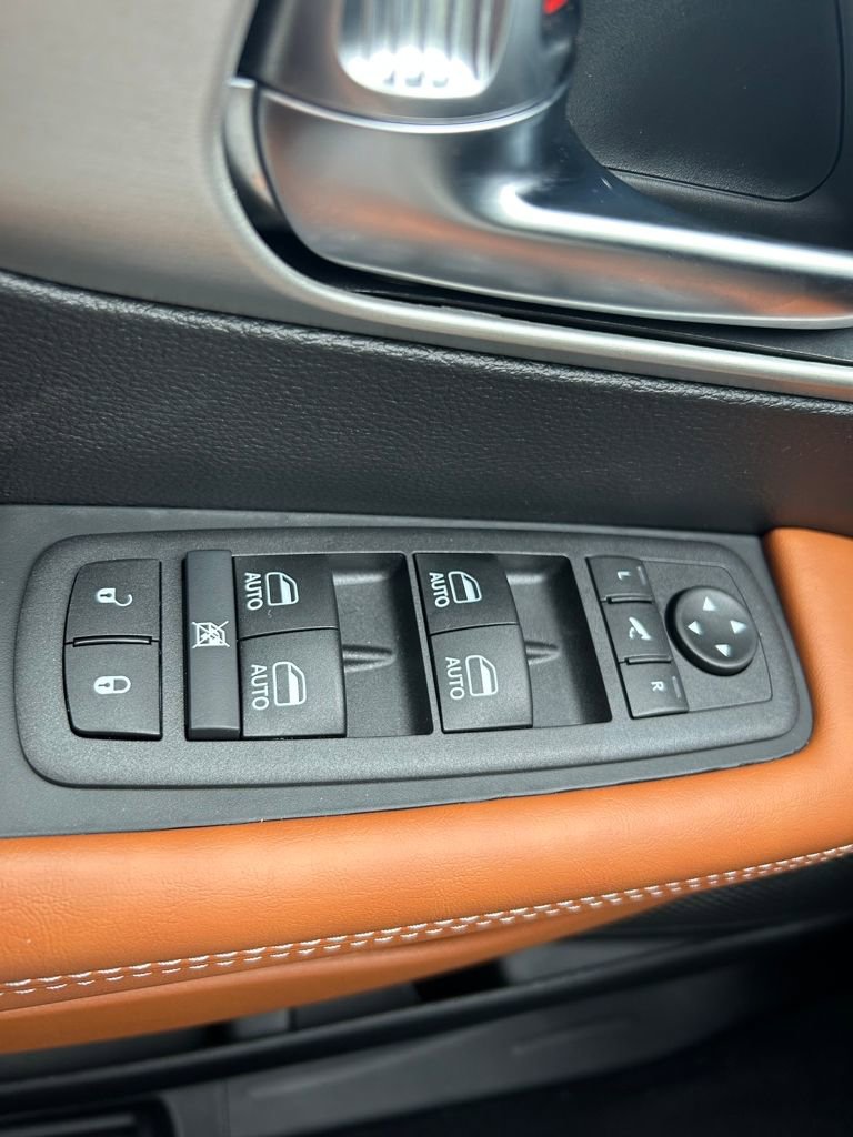 New 2026 Chrysler Pacifica Pinnacle image 16