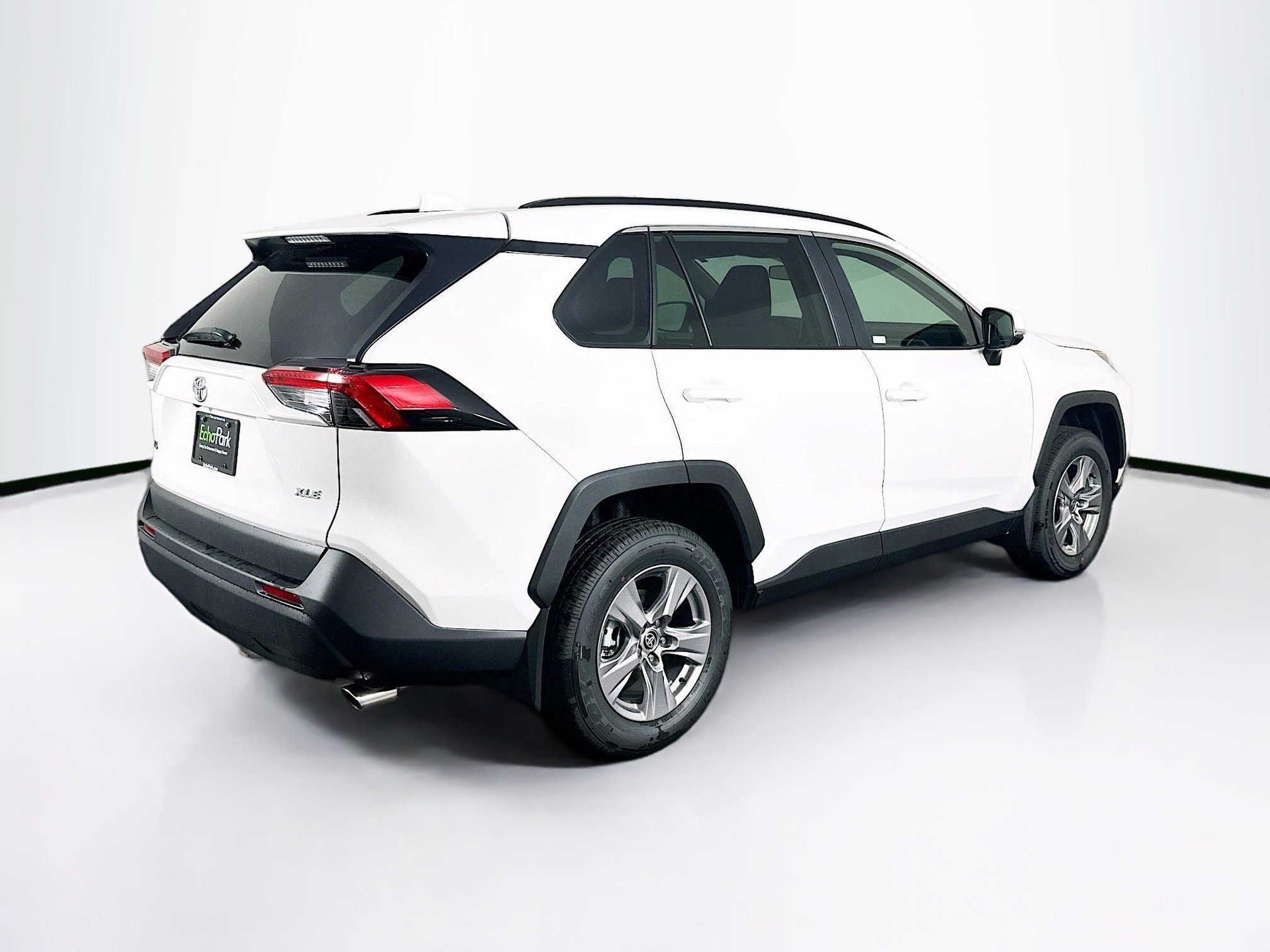 Used 2025 Toyota RAV4 XLE w/ Convenience Package image 9