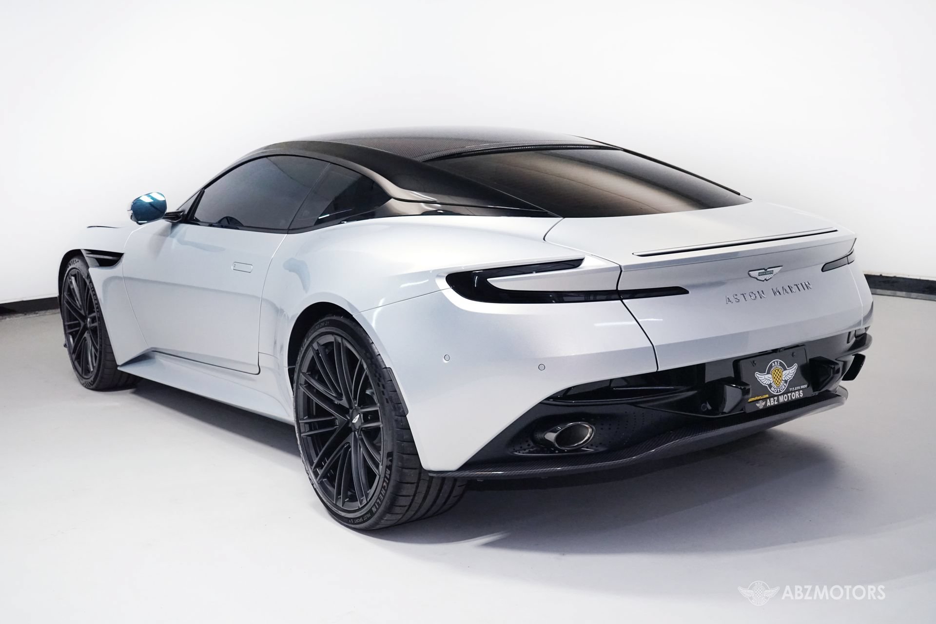 Used 2025 Aston Martin DB12 Coupe RWD image 7