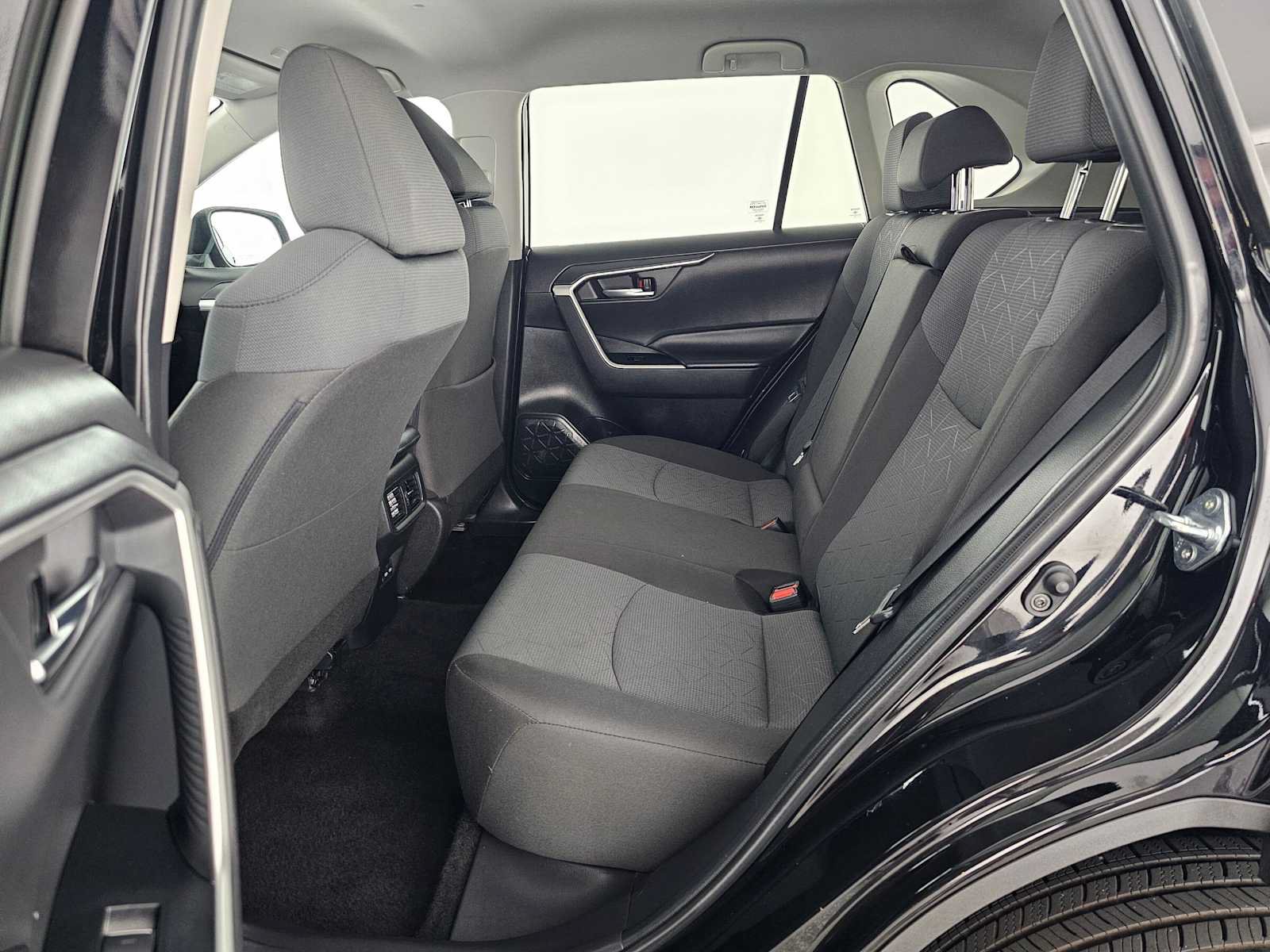Used 2024 Toyota RAV4 XLE FWD image 16