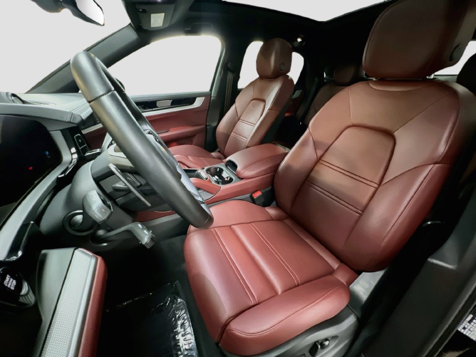 Certified 2026 Porsche Cayenne Coupe AWD/4WD image 5
