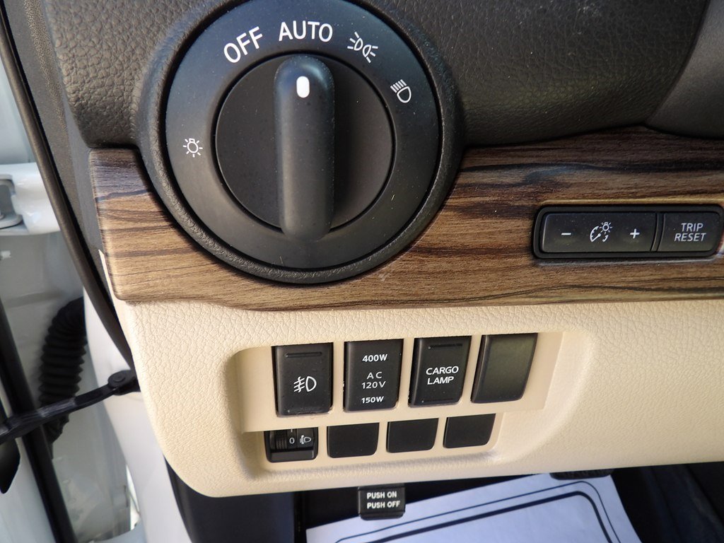 Used 2017 Nissan Titan SL w/ Chrome Package image 13