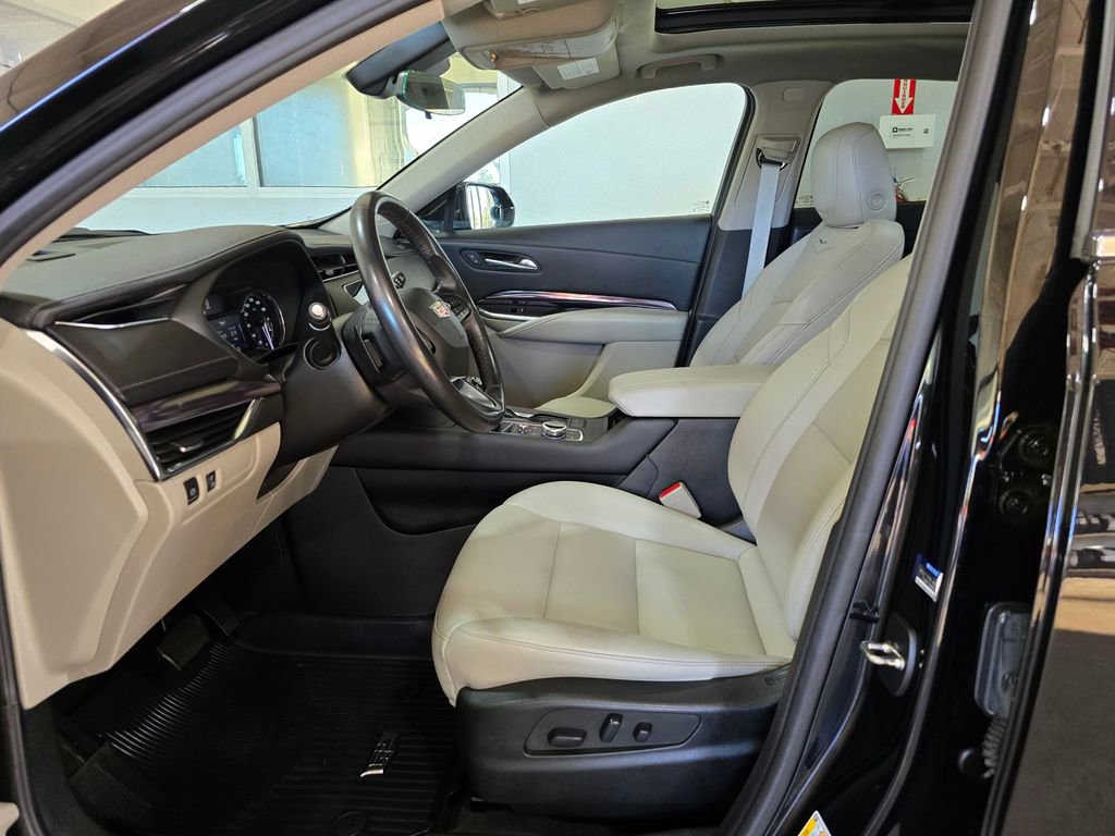 Used 2022 Cadillac XT4 Luxury image 21