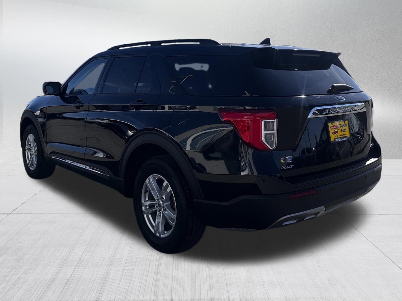 Certified 2023 Ford Explorer XLT w/ Equipment Group 202A AWD/4WD image 5