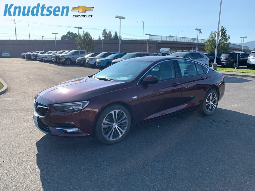 Used 2018 Buick Regal Essence w/ Driver Confidence Package #1 FWD image 3