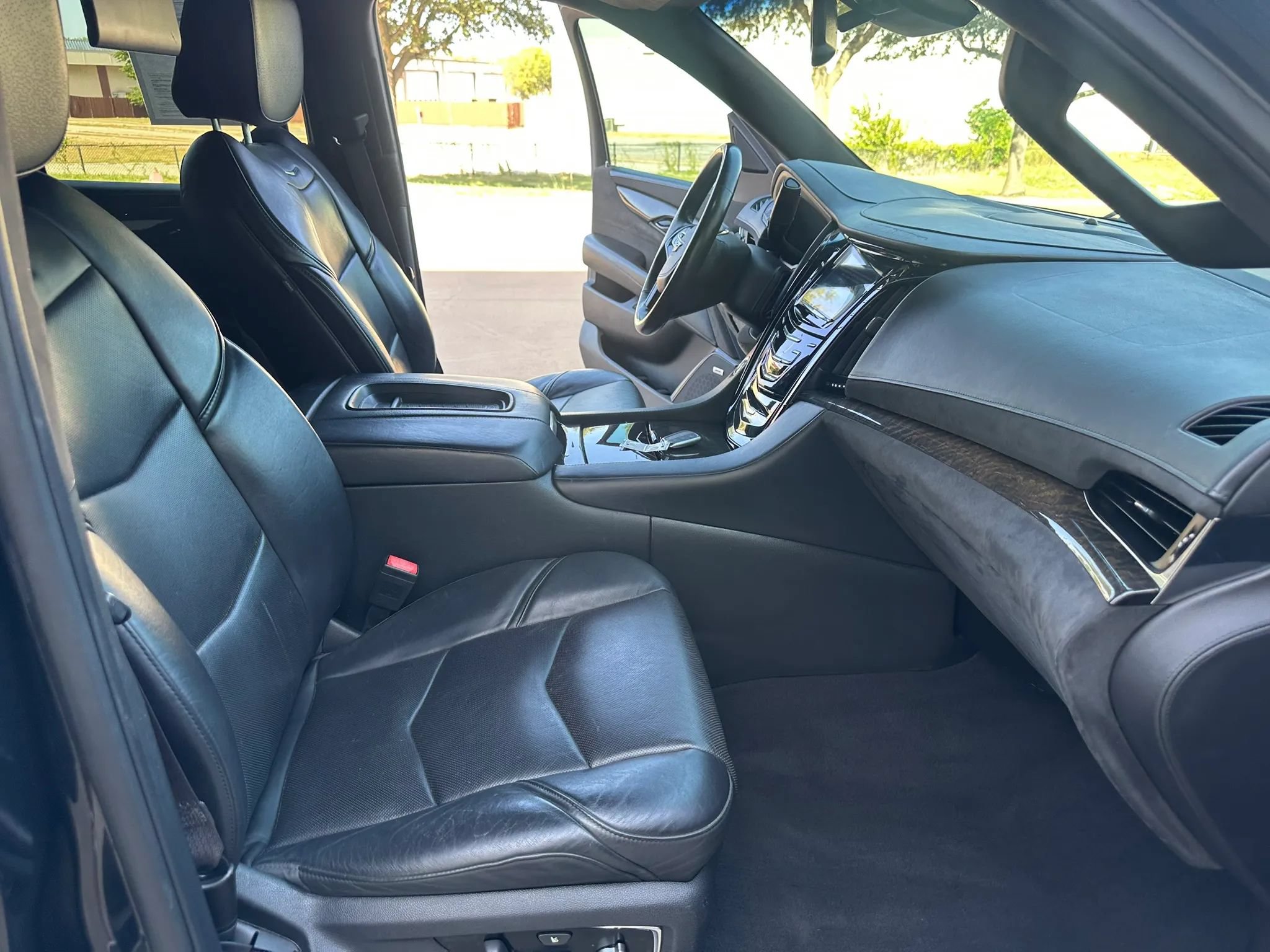 Used 2015 Cadillac Escalade Platinum AWD/4WD image 24