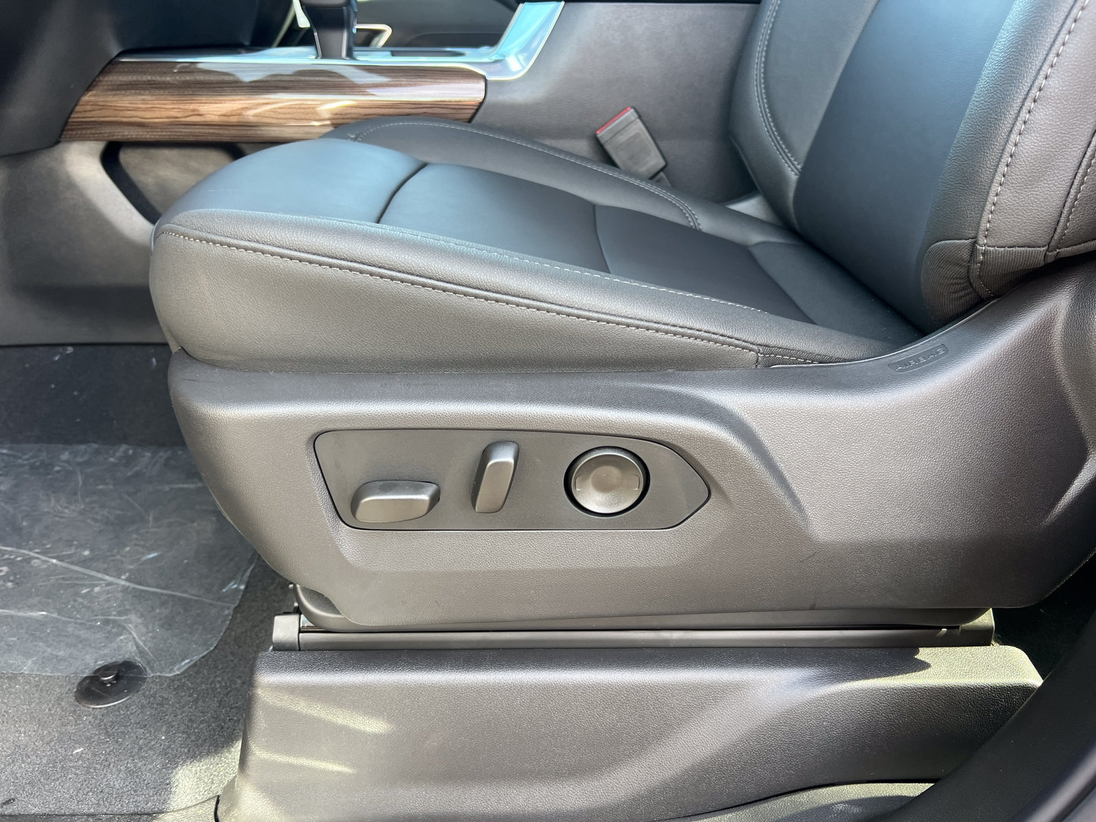New 2026 Chevrolet Silverado 1500 RST w/ Dark Appearance Package AWD/4WD image 9