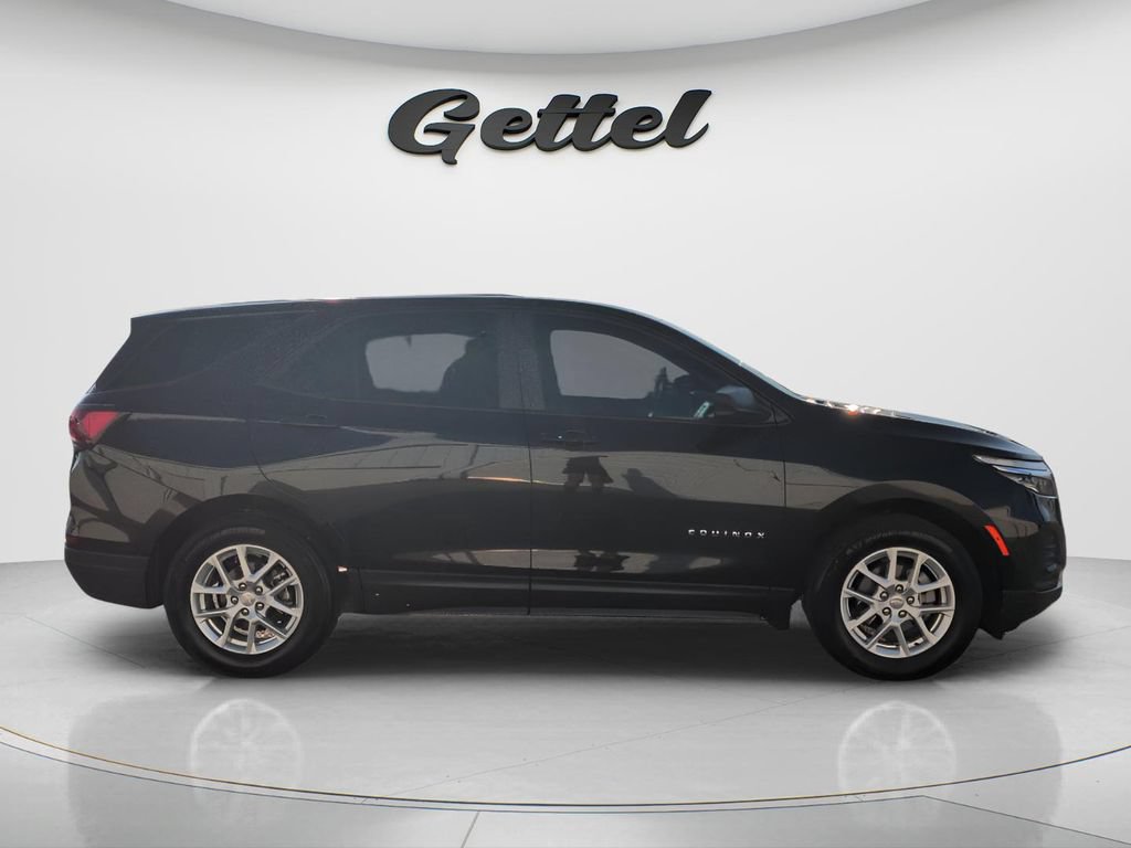 Used 2023 Chevrolet Equinox LS FWD image 4