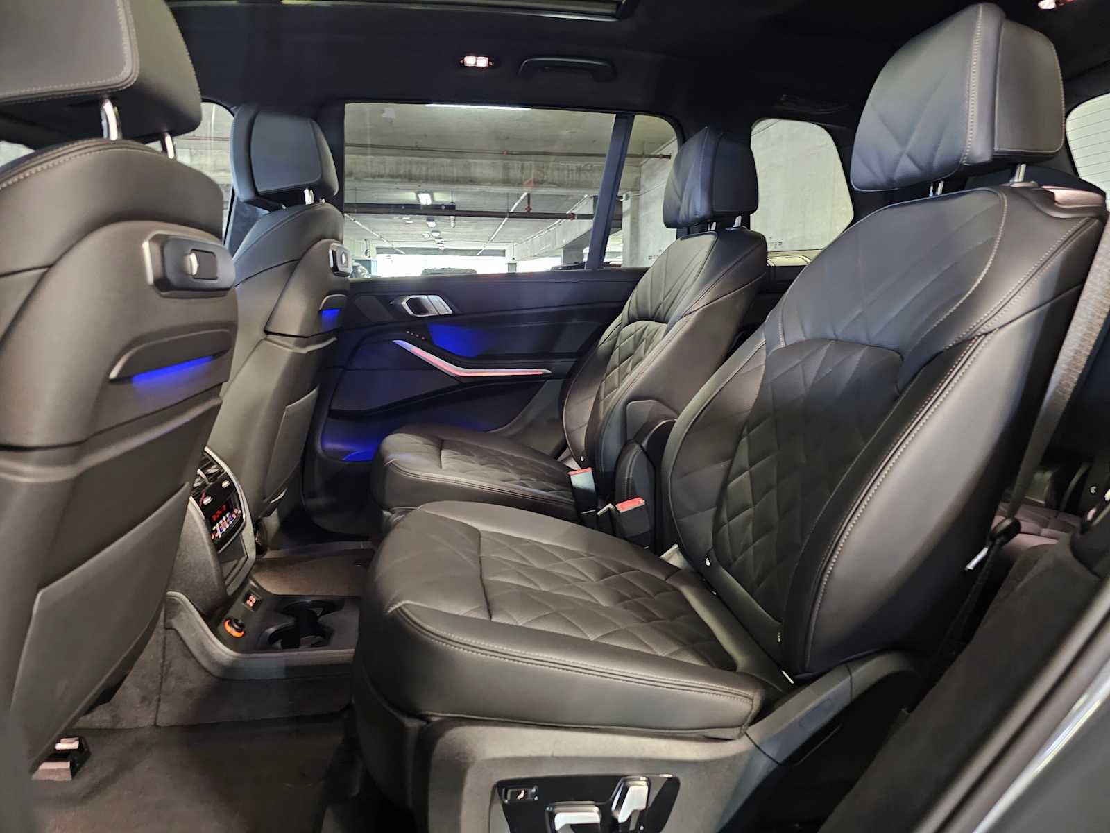 Used 2026 BMW X7 xDrive40i w/ M Sport Package AWD/4WD image 37