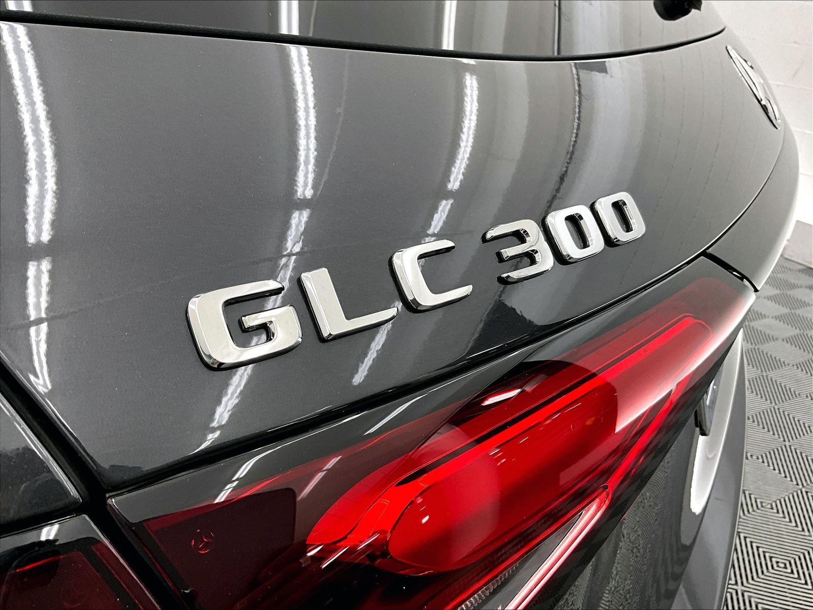 Certified 2025 Mercedes-Benz GLC 300 4MATIC w/ AMG Line image 32