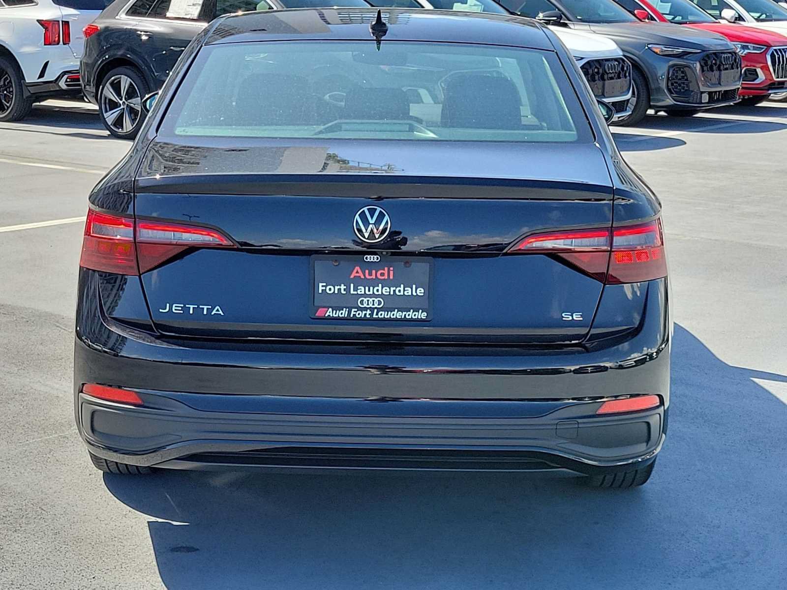 Used 2023 Volkswagen Jetta SE w/ Panoramic Sunroof Package FWD image 5