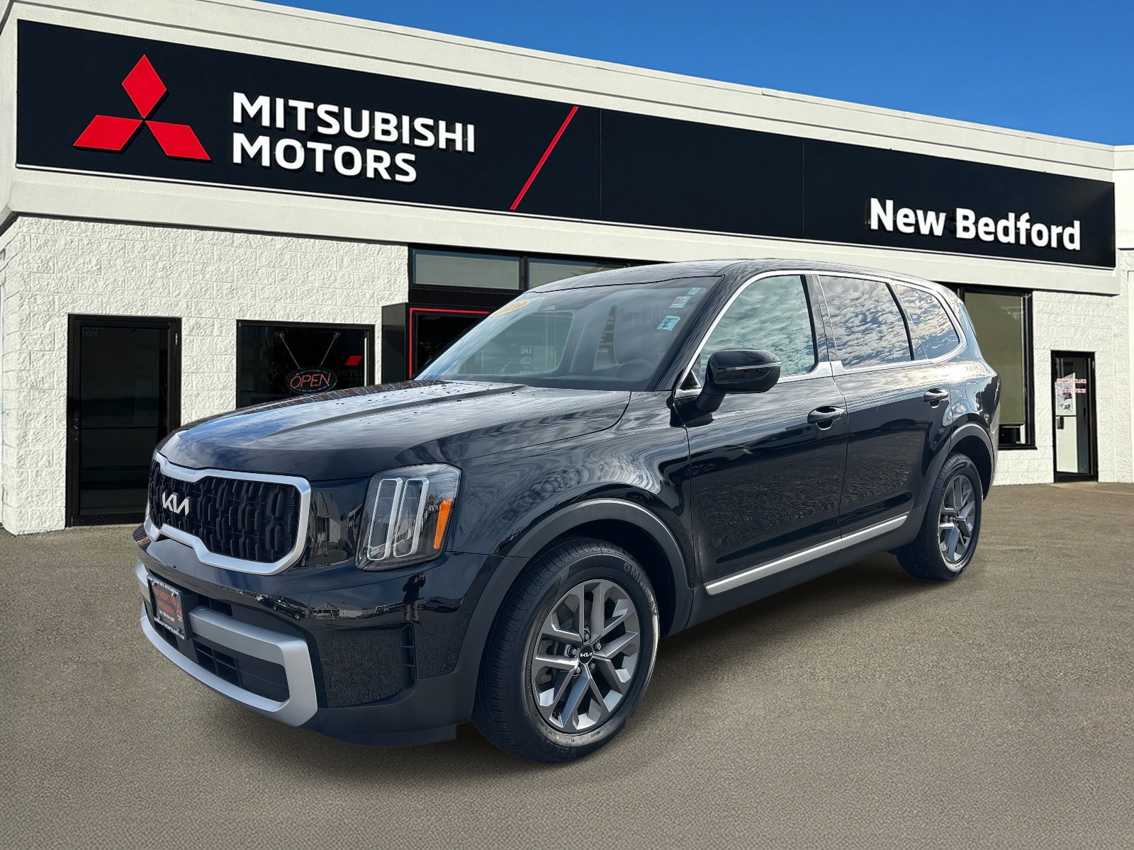 Used 2023 Kia Telluride LX image 1