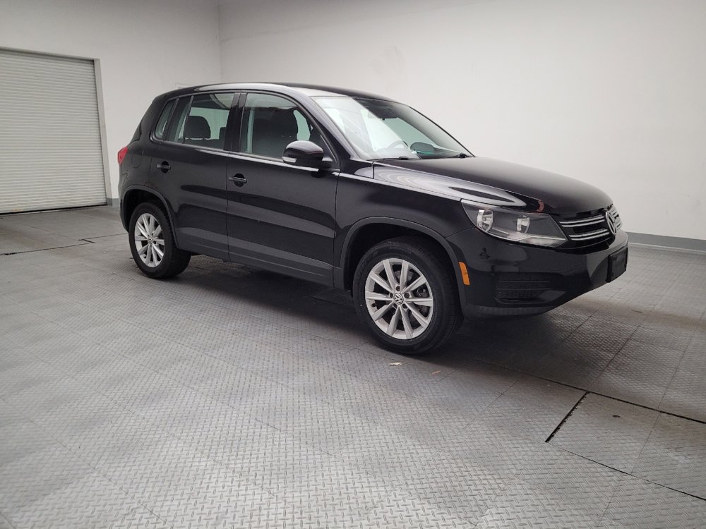 Used 2017 Volkswagen Tiguan Limited w/ Alloy Wheels Package image 11