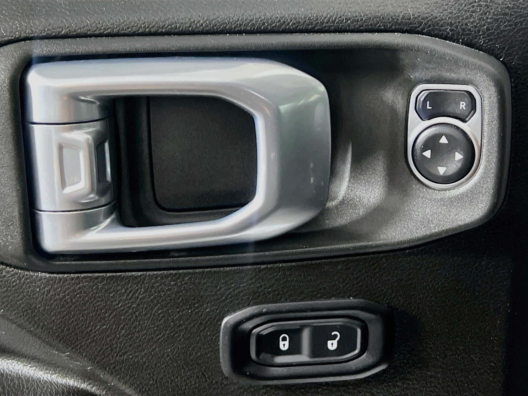 Used 2024 Jeep Gladiator Sport AWD/4WD image 16