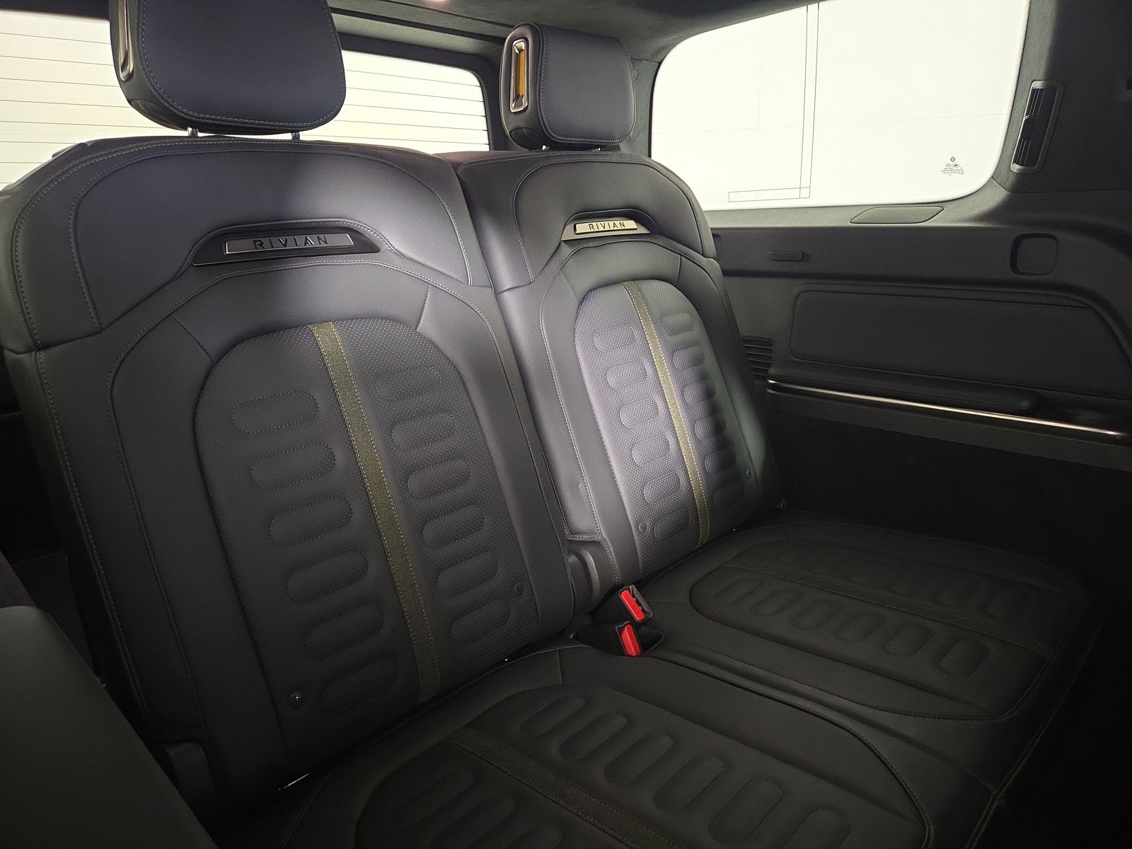 Used 2024 Rivian R1S Adventure AWD/4WD image 25