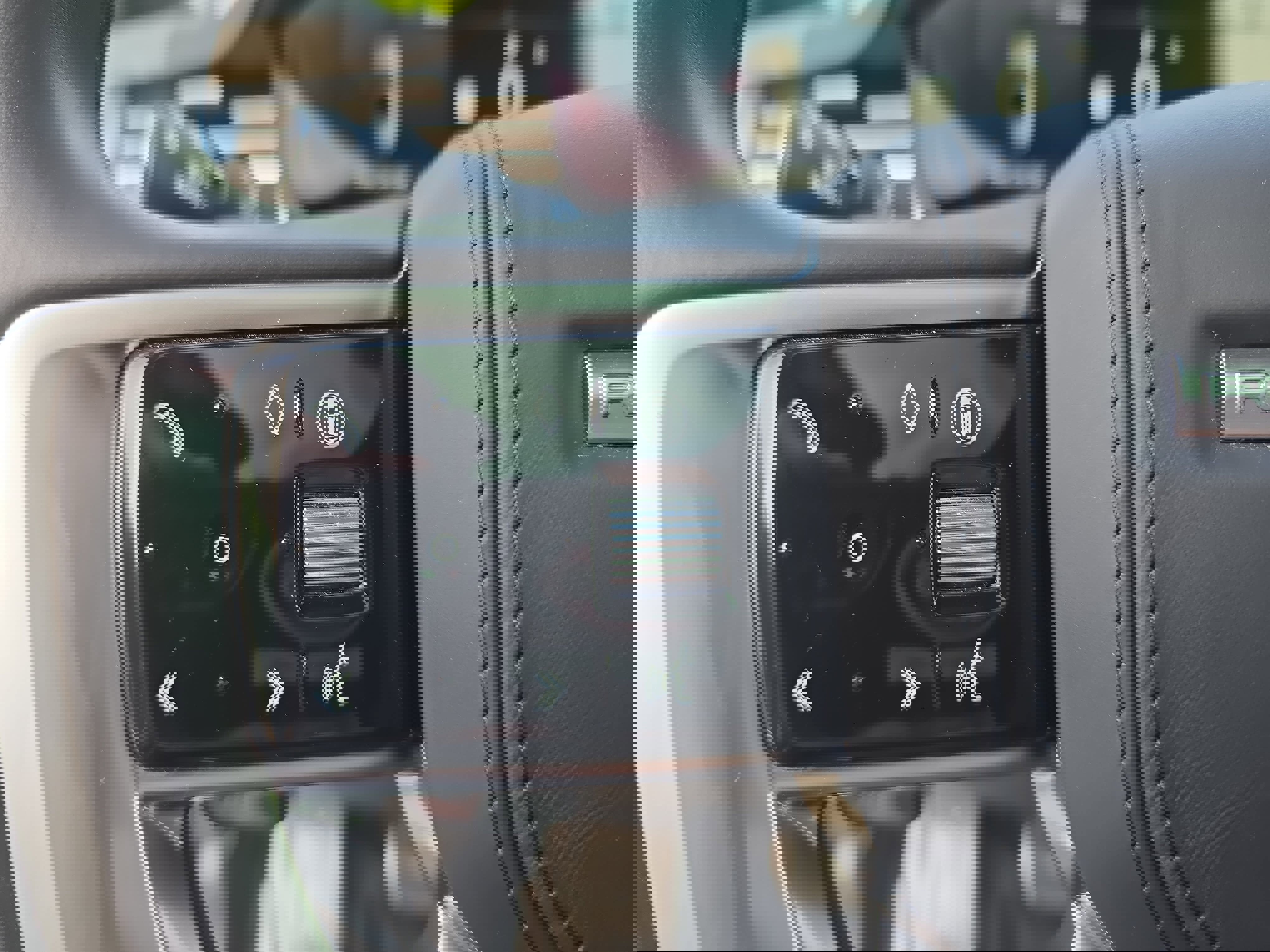 Used 2025 Land Rover Range Rover Long Wheelbase SE image 17