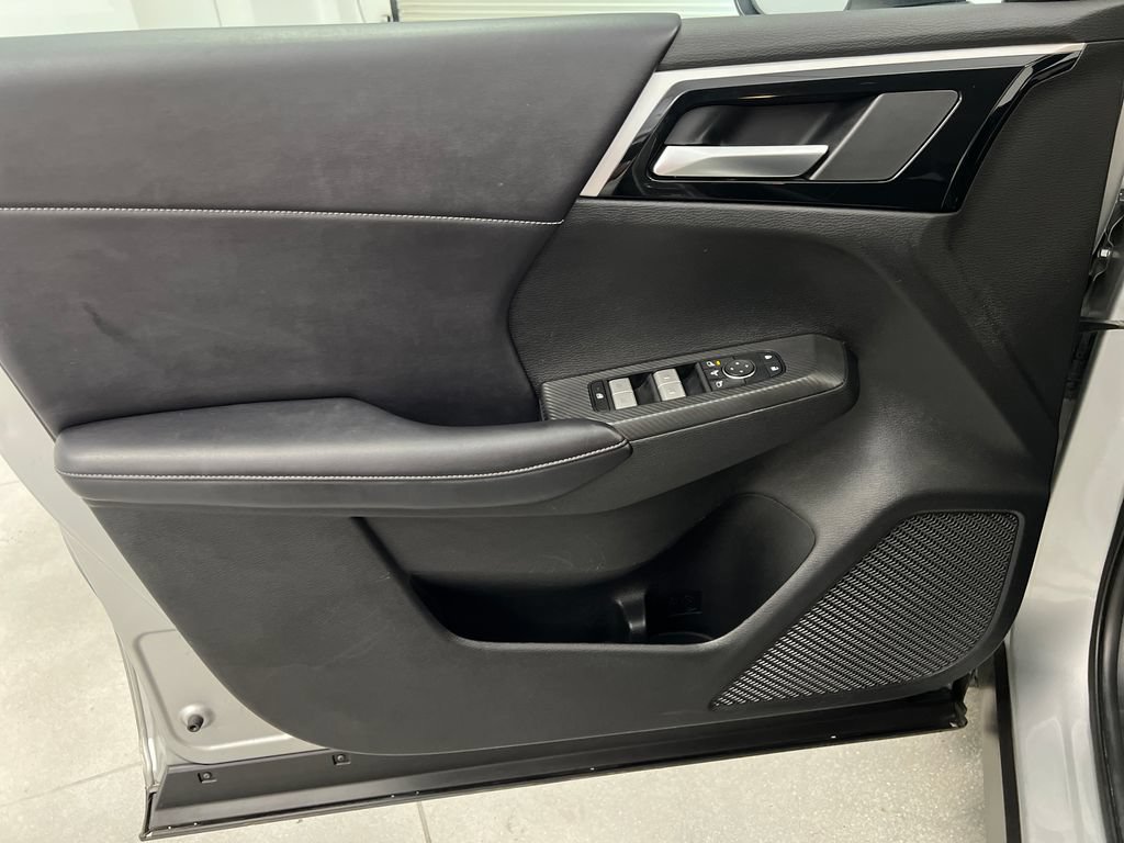 Used 2024 Mitsubishi Outlander SE AWD/4WD image 14