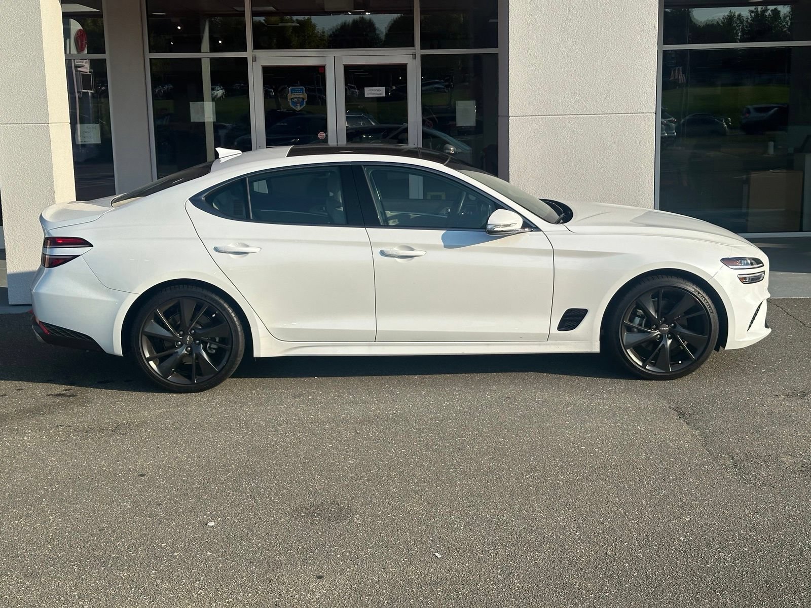 Used 2023 Genesis G70 2.0T w/ Sport Prestige Package RWD image 16