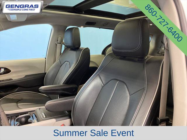 Certified 2024 Chrysler Pacifica Limited FWD image 9
