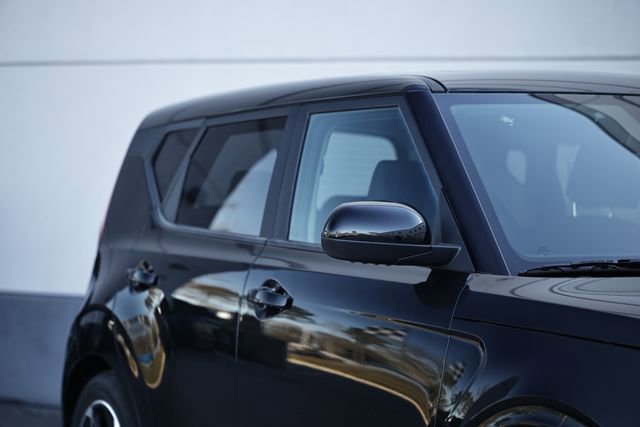 Used 2023 Kia Soul EX image 3