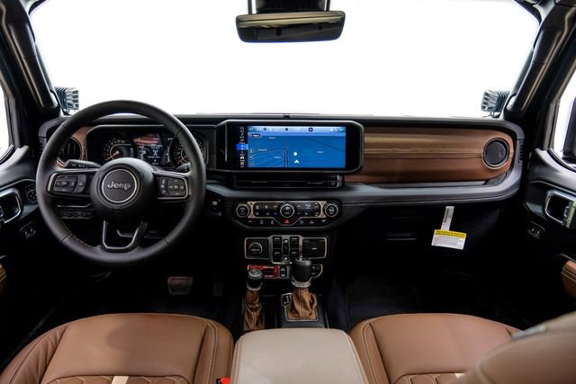 Used 2025 Jeep Gladiator Rubicon w/ Safety Group AWD/4WD image 17