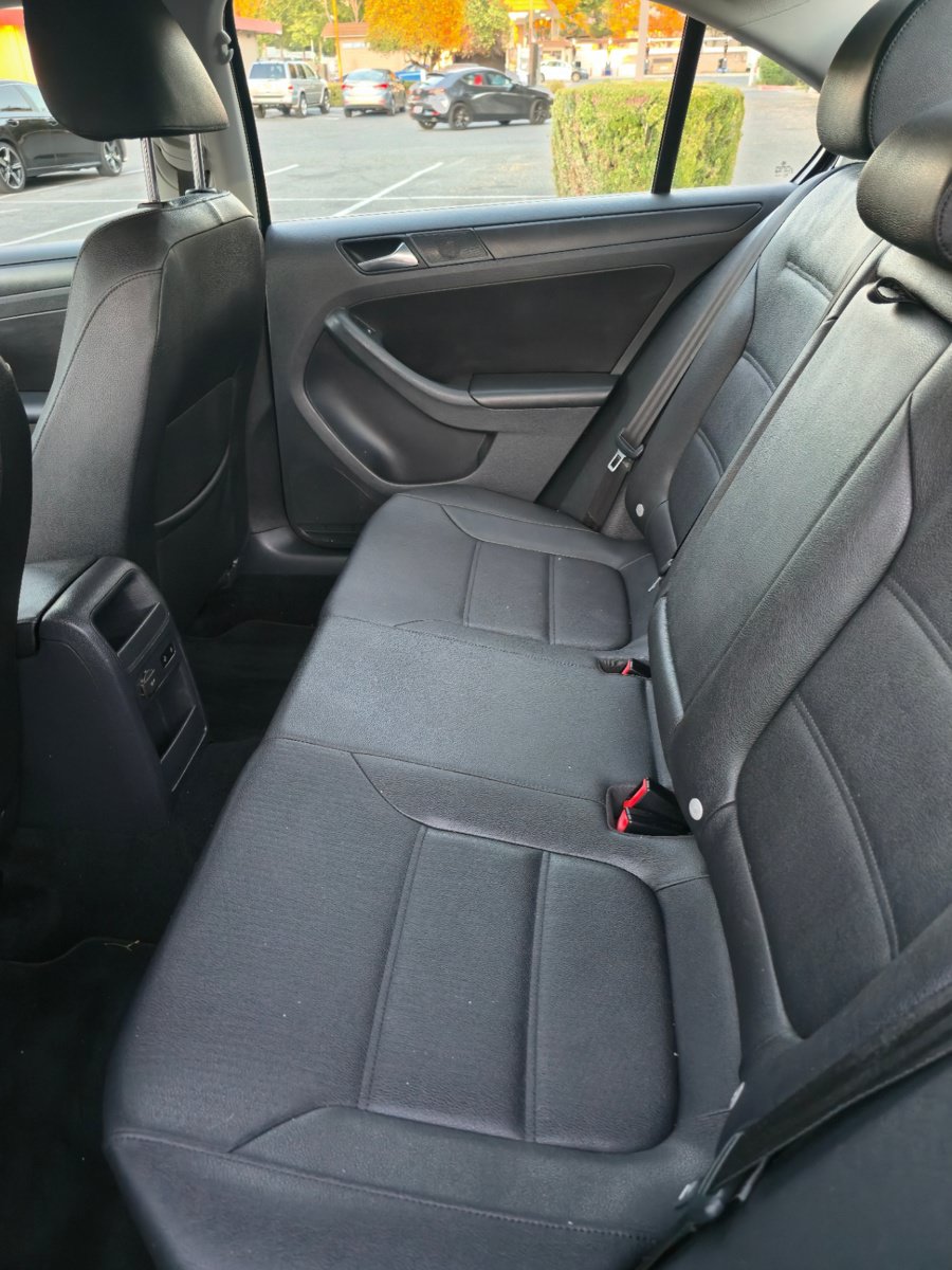Used 2012 Volkswagen Jetta SE FWD image 4