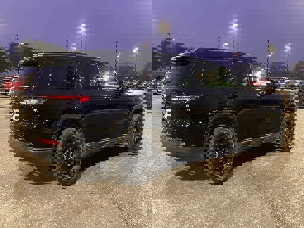 Used 2024 Jeep Grand Cherokee L Altitude image 5