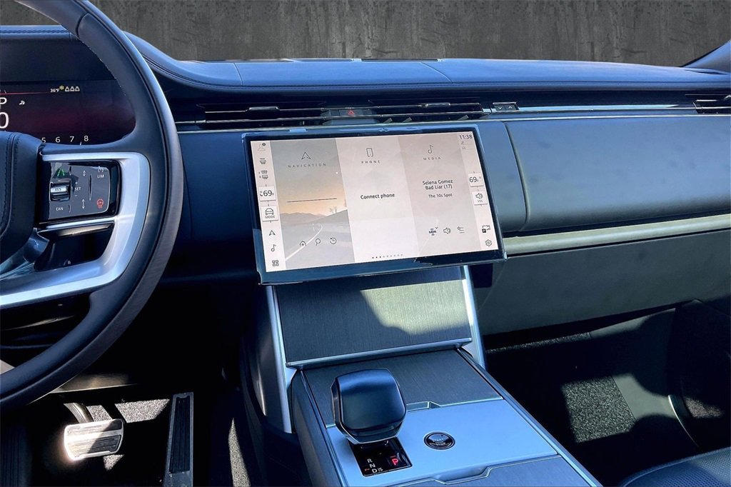 New 2026 Land Rover Range Rover SV image 6