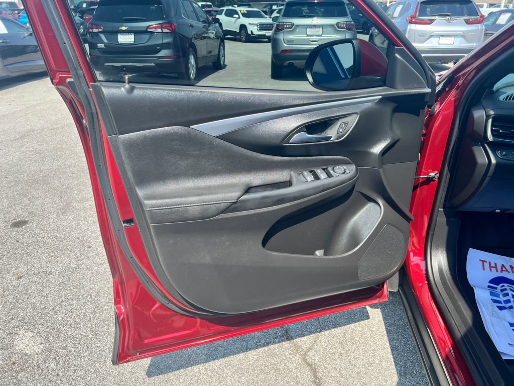 Used 2025 Buick Envista Preferred FWD image 14