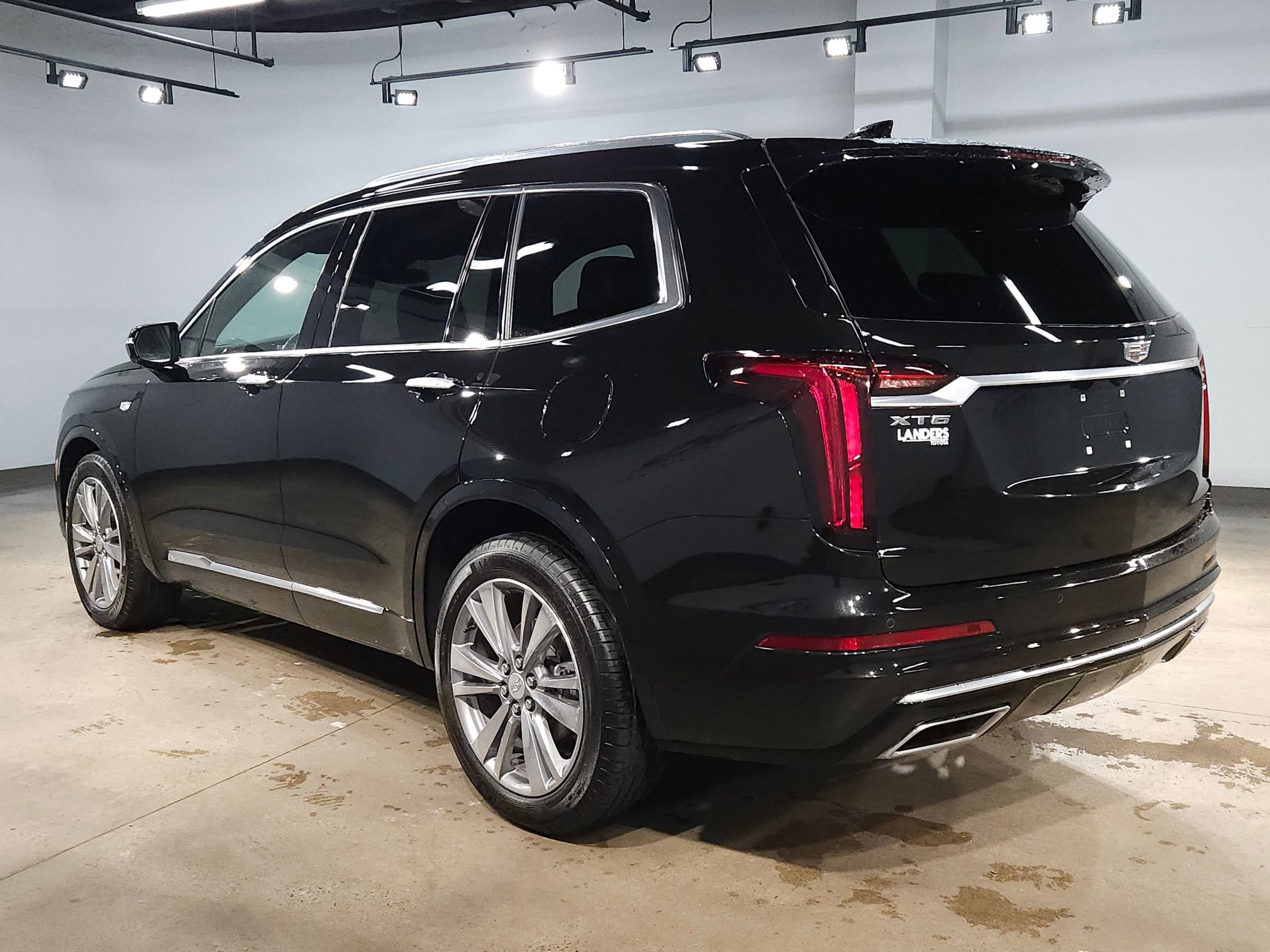 Used 2025 Cadillac XT6 Premium Luxury image 5