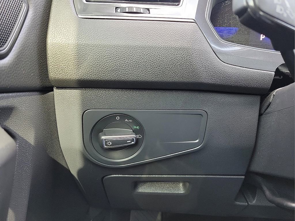 Used 2023 Volkswagen Tiguan SE image 14