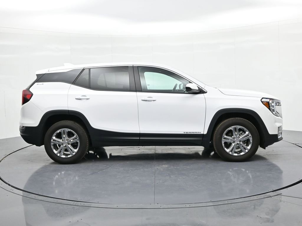 Used 2024 GMC Terrain SLE image 5