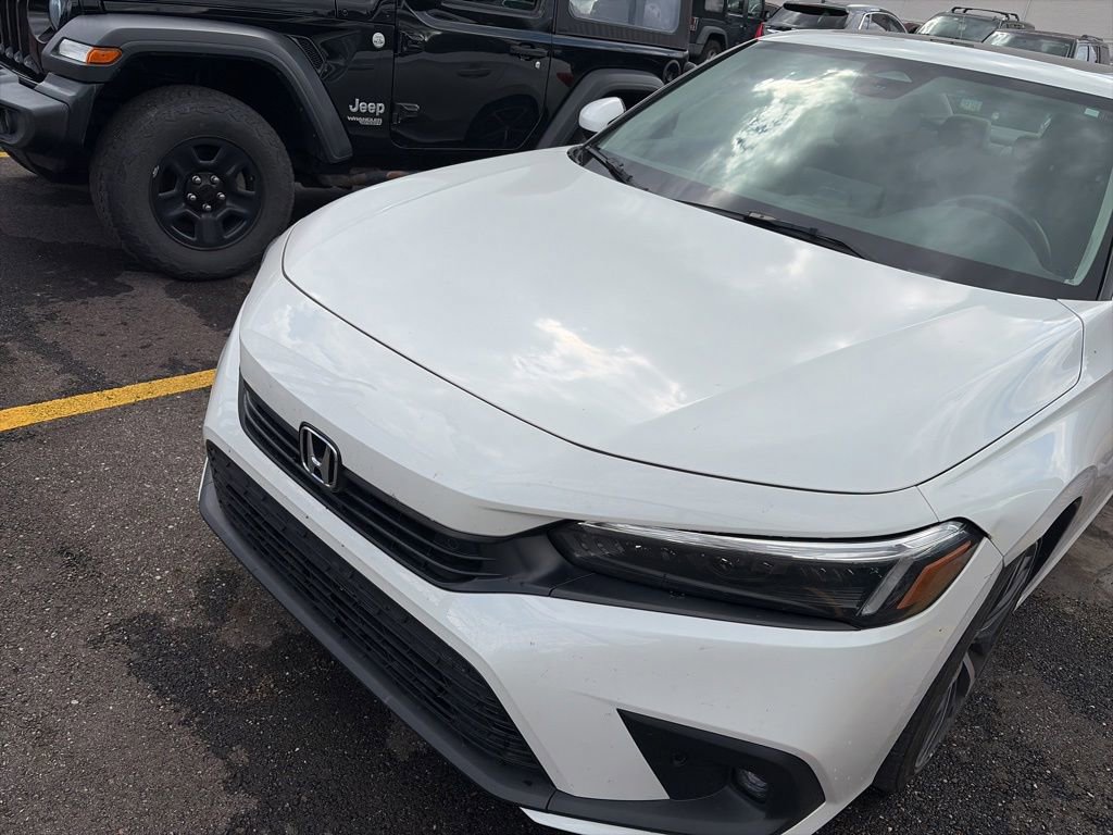 Used 2024 Honda Civic Touring image 2