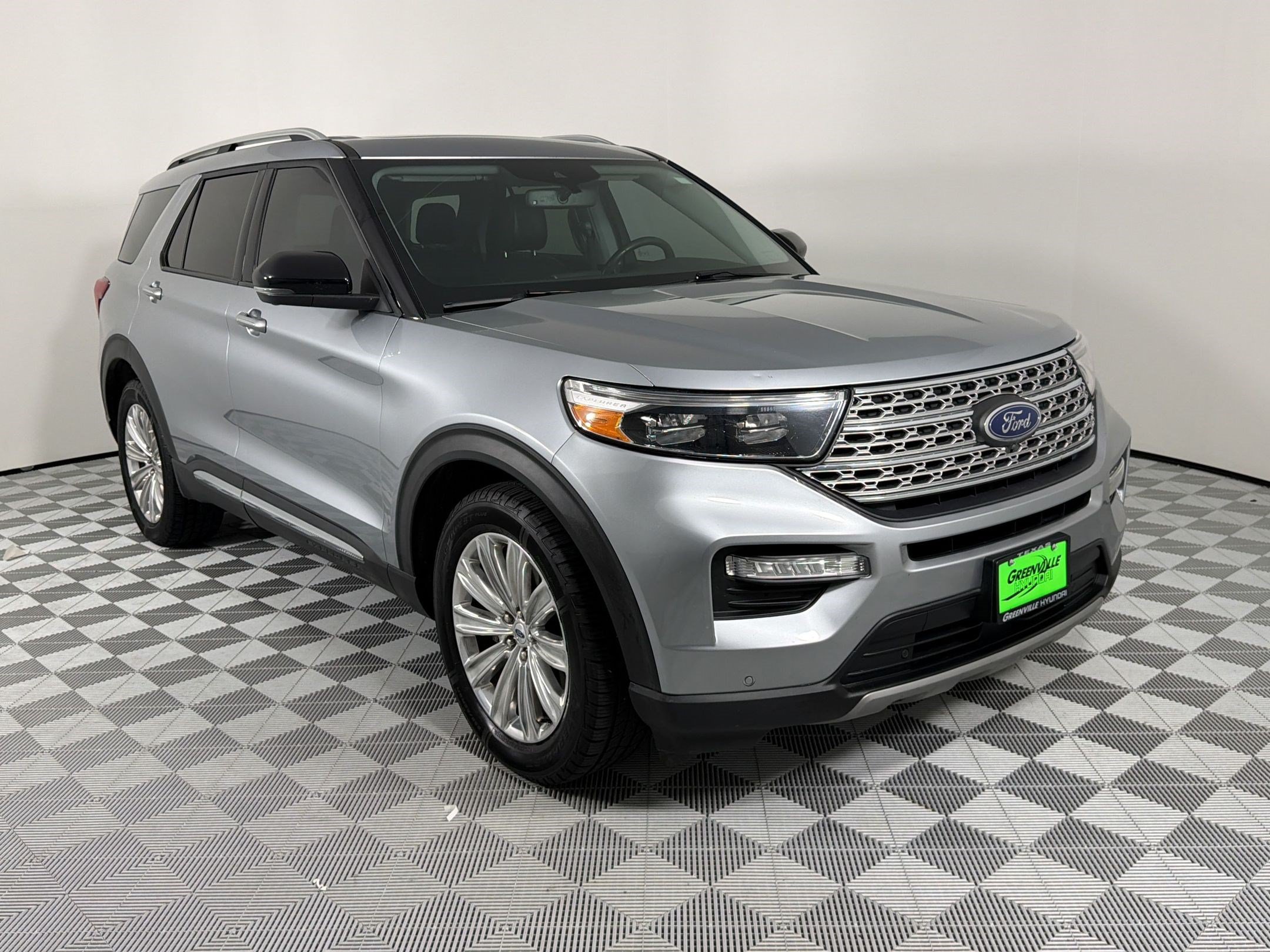 Used 2022 Ford Explorer Limited w/ Equipment Group 301A RWD image 7