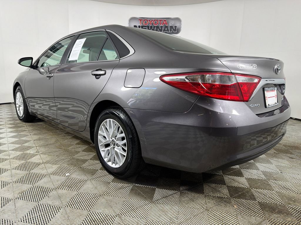Used 2017 Toyota Camry LE image 5