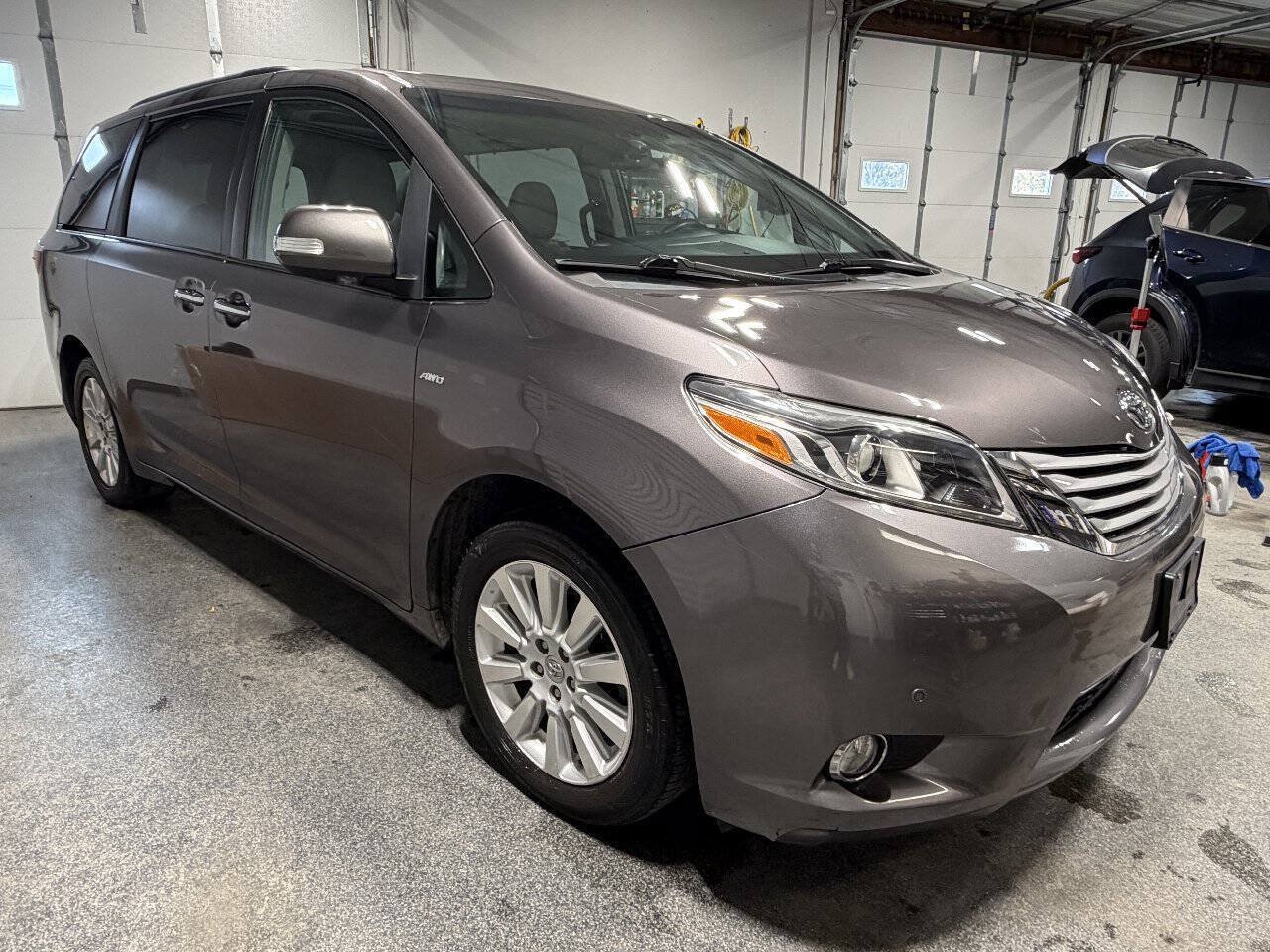 Used 2016 Toyota Sienna Limited Premium AWD/4WD image 7