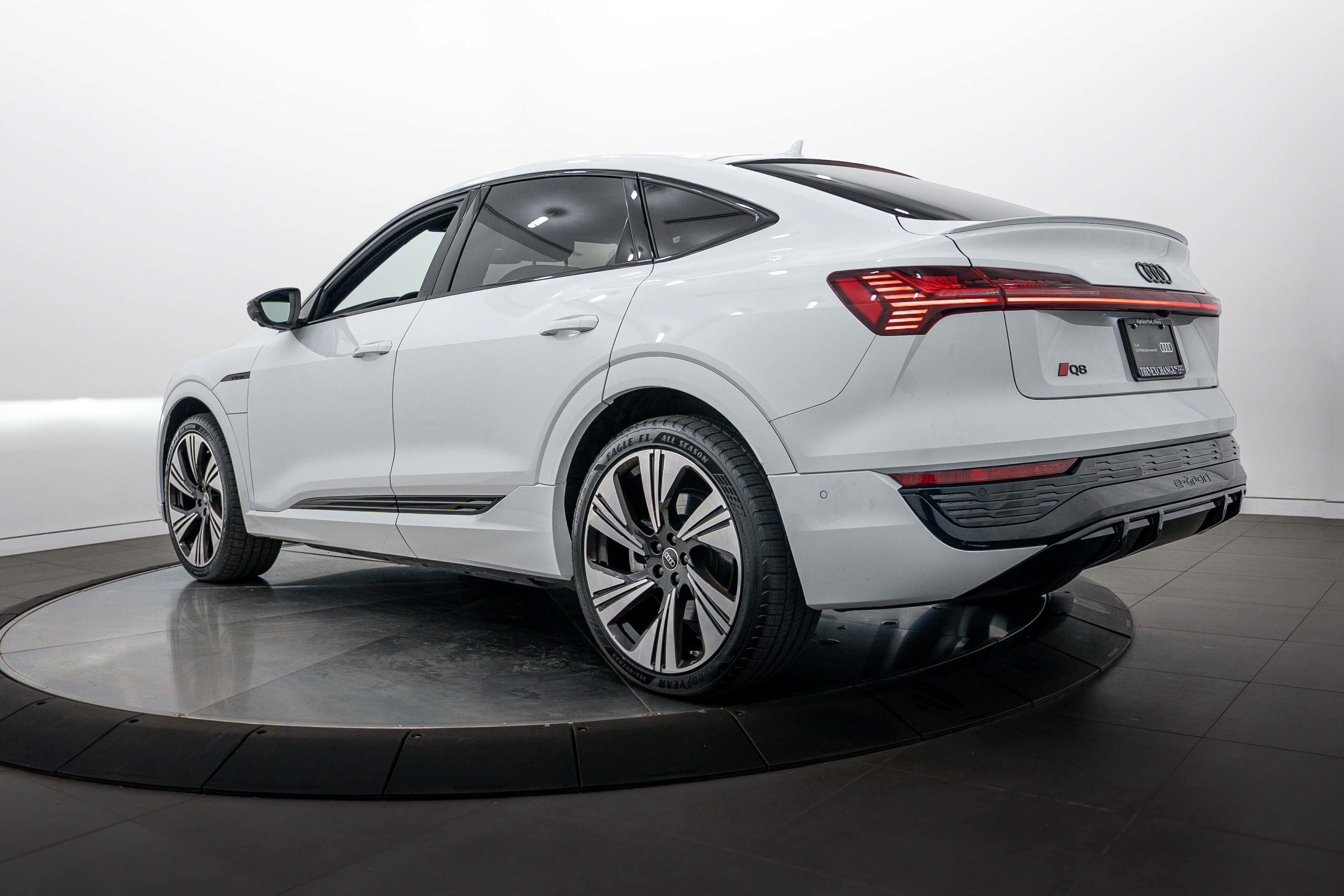 Certified 2024 Audi Q8 e-tron Prestige w/ Prestige Package AWD/4WD image 5