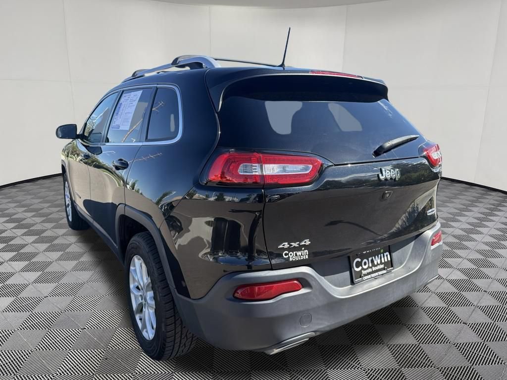 Used 2016 Jeep Cherokee Latitude w/ Cold Weather Group AWD/4WD image 4