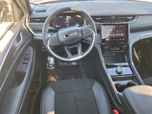 New 2025 Jeep Grand Cherokee Altitude image 9