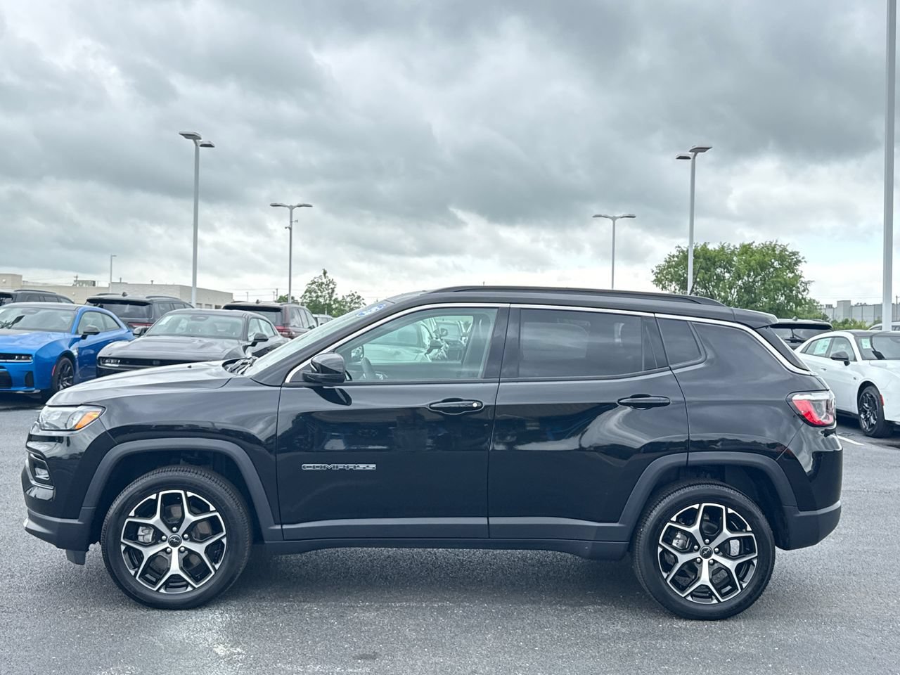 Used 2025 Jeep Compass Limited w/ Sun & Sound Group AWD/4WD image 6