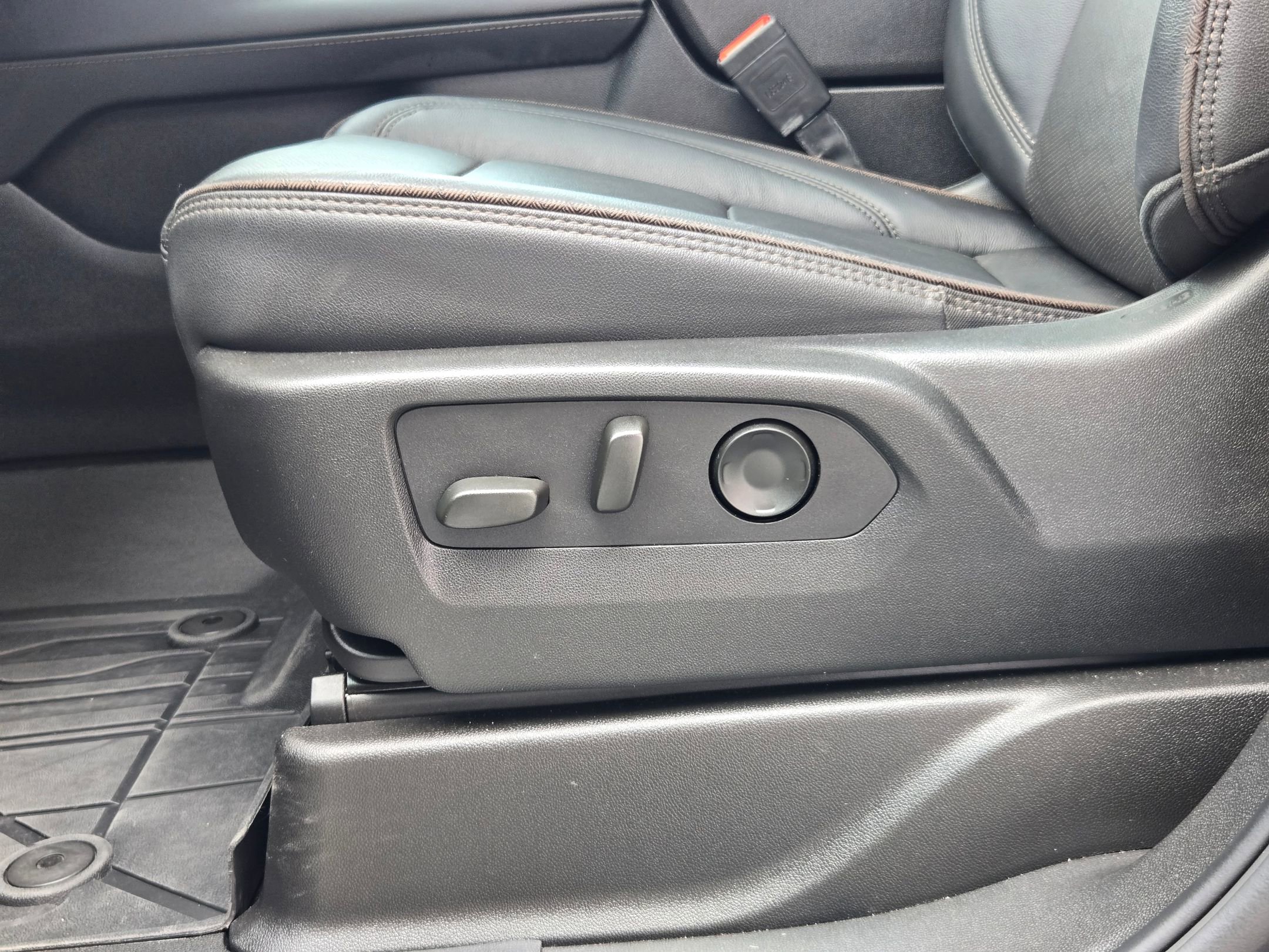 Used 2024 Chevrolet Suburban High Country RWD image 23