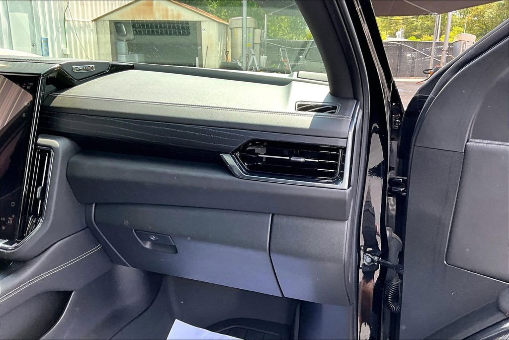 Used 2025 GMC Yukon AT4 Ultimate w/ LPO, Floor Liner Package AWD/4WD image 25
