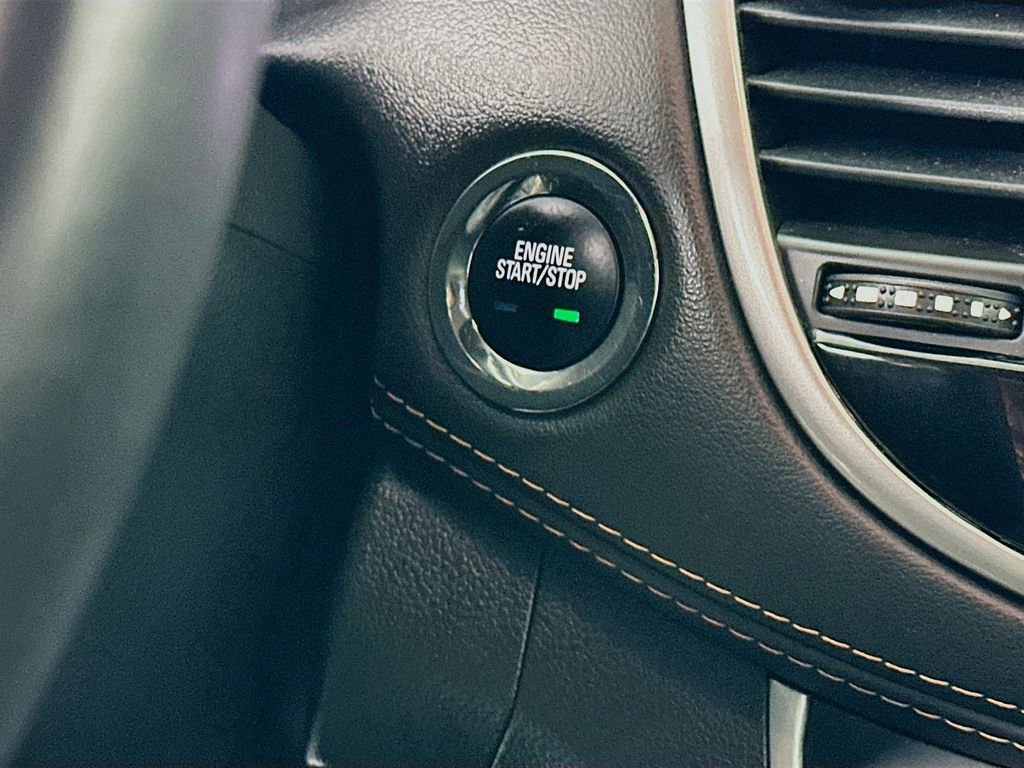 Used 2022 Chevrolet Trax LT w/ LT Convenience Package image 20